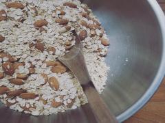 【ヘルシーレシピ】意外と簡単！手作りグラノーラで朝からおいしく栄養チャージ♡