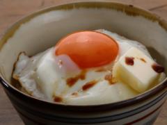 美味しくないわけがない!? 「目玉焼きにバターのっけご飯」