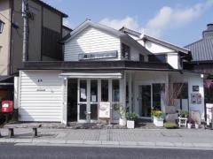 シンプルでかわいい湯布院の名物ヘルシースイーツ＆カフェ「nicoドーナツ」