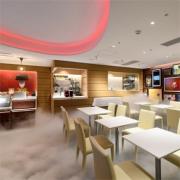 8月31日まで！ひんやりとしたスモークの中で、冷たいキットカットを味わおう