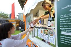 今しかできないナイトミュージアム体験！？食べながら楽しめるアート展