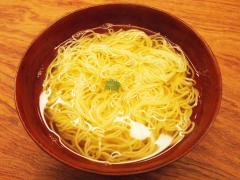 営業時間わずか2時間半！ ウマすぎて売り切れ御免の具のないラーメン「澄まし麺」とは？