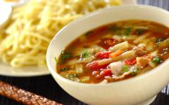 お疲れ気味のカラダに元気を注入！ トマトカレーつけ麺