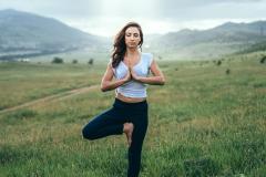 しつこい便秘をすっきり解消！デトックス効果抜群のヨガポーズ