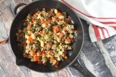 アウトドアめしや常備菜に！アレンジ自在な野菜たっぷりひき肉レシピ