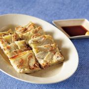 仕事の後のビールのおつまみに食べてキレイに♪ごぼうのチヂミ