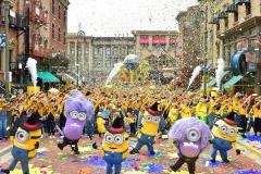 USJハロウィーン、パークがミニオン一色に！“仮装モブ”でゲスト700名ハチャメチャ熱狂