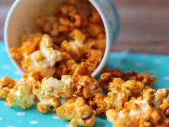 マシュマロを使えば「キャラメルポップコーン」が簡単に作れる！ 知っていると便利なマシ