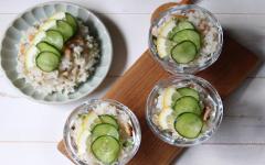 魚嫌いの子もパクパク食べられる「鮭ときゅうりのさっぱり混ぜご飯」【今日の時短ごはん