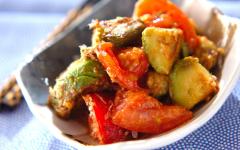 炒めてもおいしい！ トマトとアボカドのマヨ炒め