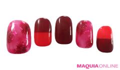 ボルドーをじゅわっと効かせた「レッドネイル」で、色っぽさをにじませて | beautygirl ONLIN