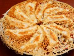 名物「かずこの餃子」にありつけるか? 住所非公開・看板なしの『銀座ルーム』の餃子が超絶