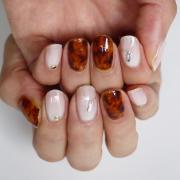 ポリッシュでもできる！ 〇〇を使って簡単べっ甲ネイル【ギ☆のセルフネイル手本帖】 |