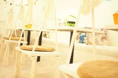 渋谷に話題の“砂浜カフェ”「アリービーチ」進出、ブランコ席でのんびりカフェタイム