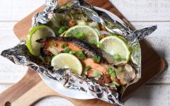 野菜がドンドン進む「鮭のみそガーリックホイル焼き」