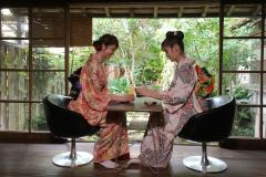 E-girls楓＆佐藤晴美、艶やか着物姿で山口ぶらり旅　古民家カフェや横丁を満喫