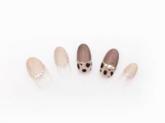 週末デートは、ダルメシアン柄×上品パールで甘い印象に♡【365日ネイル】 |