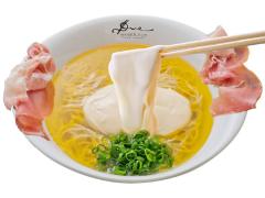 ラーメン1杯がコース仕立て?! チーズ、生ハム、リゾットの味変が驚くウマさの「新感覚ラー