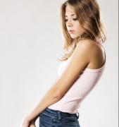 巻き肩と猫背は違う!? 簡単にできる巻き肩セルフチェック