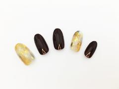 秋ボルドー×差し色ゴールドでモードに【365日ネイル】 |