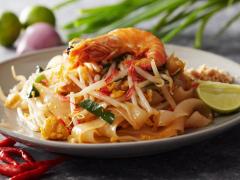 もちもち激うま「パッタイ」が東京駅で食べられる！ 本場タイ風焼きそば「パッタイ」専門