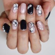 グレイッシュカラーでクールに決める！ 大人の秋のフラワーネイル【ギ☆のセルフネイル手