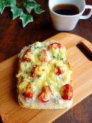 乗せて焼くだけで華やか♡手間なし「食パン」レシピ 10選