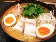 スープが飲み干せるほどウマい！ 40年続く老舗すし屋がこっそり営業する「塩麺専門店」