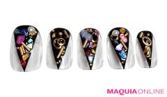 ツリー風フレンチで、モードに楽しむ「大人のクリスマス」ネイル | lMAQUIA