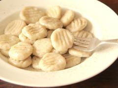 さといもで作る「ニョッキ」がモチモチねっとりで超おいしい！ 基本の作り方と簡単アレン