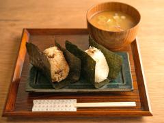 ふんわり握りたての「おむすび」と日本酒が楽しめる！ 新感覚の「立ち飲みスタンド」が日