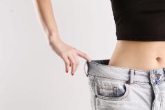 座ったまま脂肪燃焼！「デトックス呼吸」でぽっこりお腹を解消