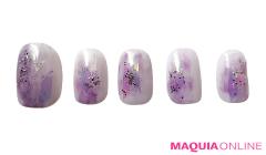 冬の澄んだ空気感に、幻想的な世界が広がる「オーロラ」ネイル | lMAQUIA