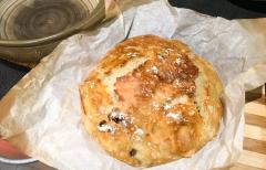 捏ねないから簡単！土鍋で簡単、流行りの“捏ねないパン”の作り方