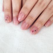 さりげなく色気をプラス♡冬の女っぽ「シアーネイル」デザイン8選