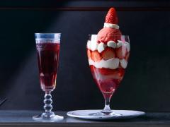 イチゴづくしの「宝石パフェ」がウマすぎる！ 遠方からでも絶対行くべき「超人気パティス