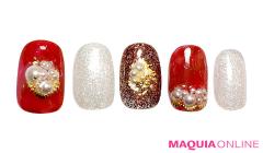 パールのブーケのように、華やかな輝きの「ニューイヤー」ネイル | lMAQUIA