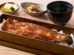 丸ごと1尾の「大うなぎ」に思わず前のめり！ 創業90年の歴史を誇る老舗卸問屋の心意気