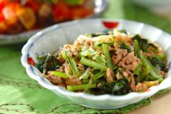 ご飯にのせて食べたい！ ピリ辛「小松菜マーボー」