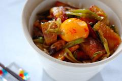 こっくり味がクセになりそう！ すき焼き風コンニャク丼