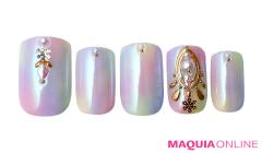 幻想的に、虹色に輝く「ウィンターパステル」ネイル | lMAQUIA