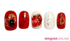 新年を祝う花びらがあでやかに舞う「ニューイヤー」ネイル | lMAQUIA