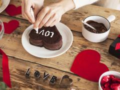 甘い物が苦手な彼には甘すぎない手作りスイーツを！ バレンタインにピッタリなお菓子レシ