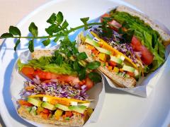 美しさを超えるおいしさ！ 旬野菜15種類以上を贅沢に味わう、こだわりの「サンドイッチ専