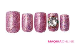 視線を奪う、ゴージャスリッチな「ピンクラメ」ネイル | lMAQUIA