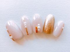 金曜日夜のデートには、ピンク×ゴールドの上品デザインで【365日ネイル】 |