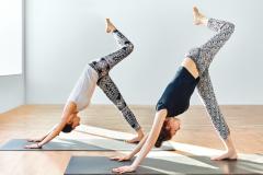 ヨガで脚のむくみ取り！お尻のたるみにも効くリフレッシュポーズ