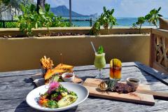 オーシャンフロントでBBQ気分が味わえる「ザ・リーフバー＆マーケットグリル」