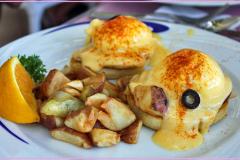 あのエッグベネディクトとダイヤモンドヘッドハイキングでハッピーな一日をスタート