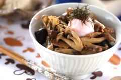 時短、節約、ヘルシー！ 頼れるレシピ「キノコ丼」